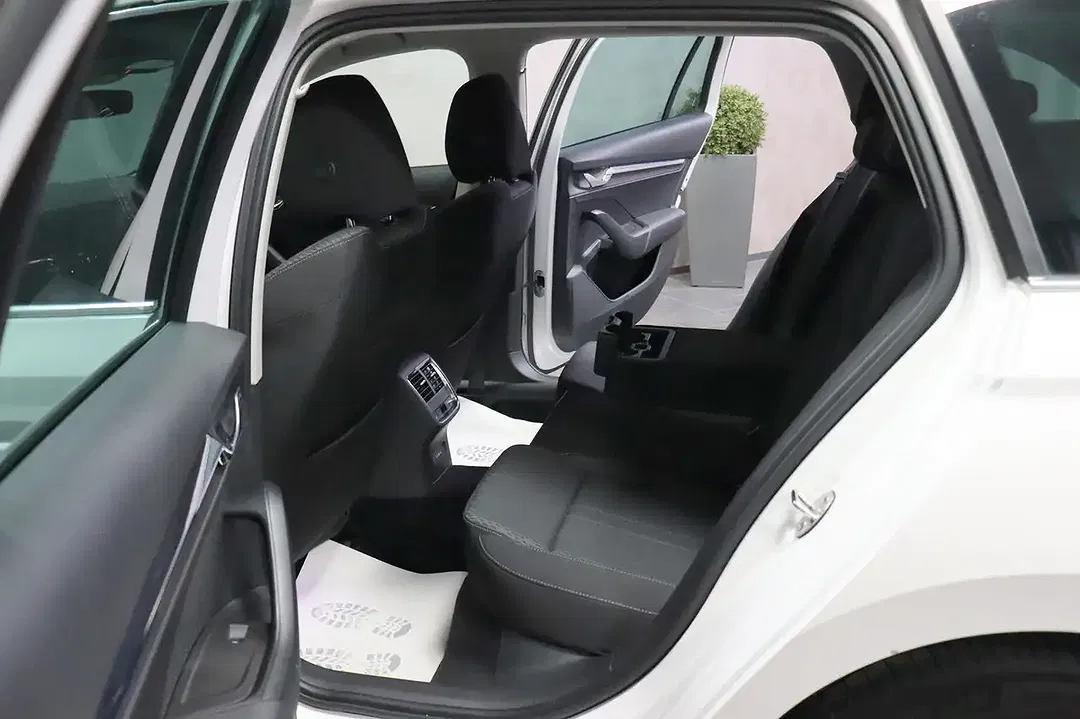 Skoda Octavia DSG Combi Style - Thumbnail 7