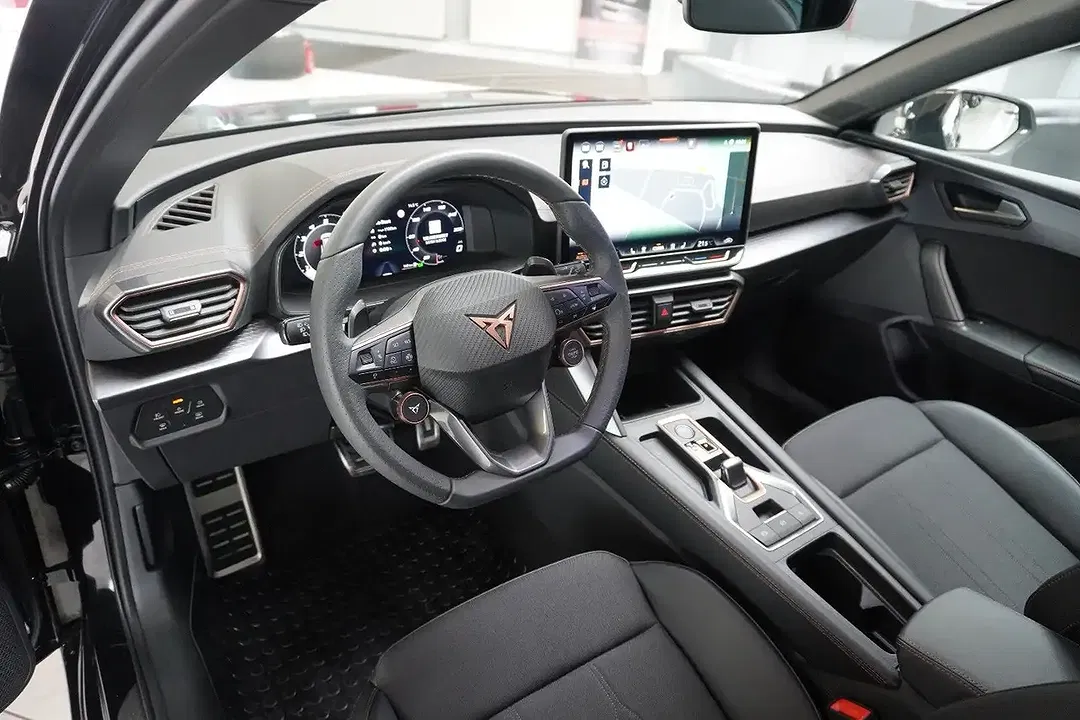CUPRA Leon 2.0 TSI DSG 4Drive Sportstourer - Thumbnail 10