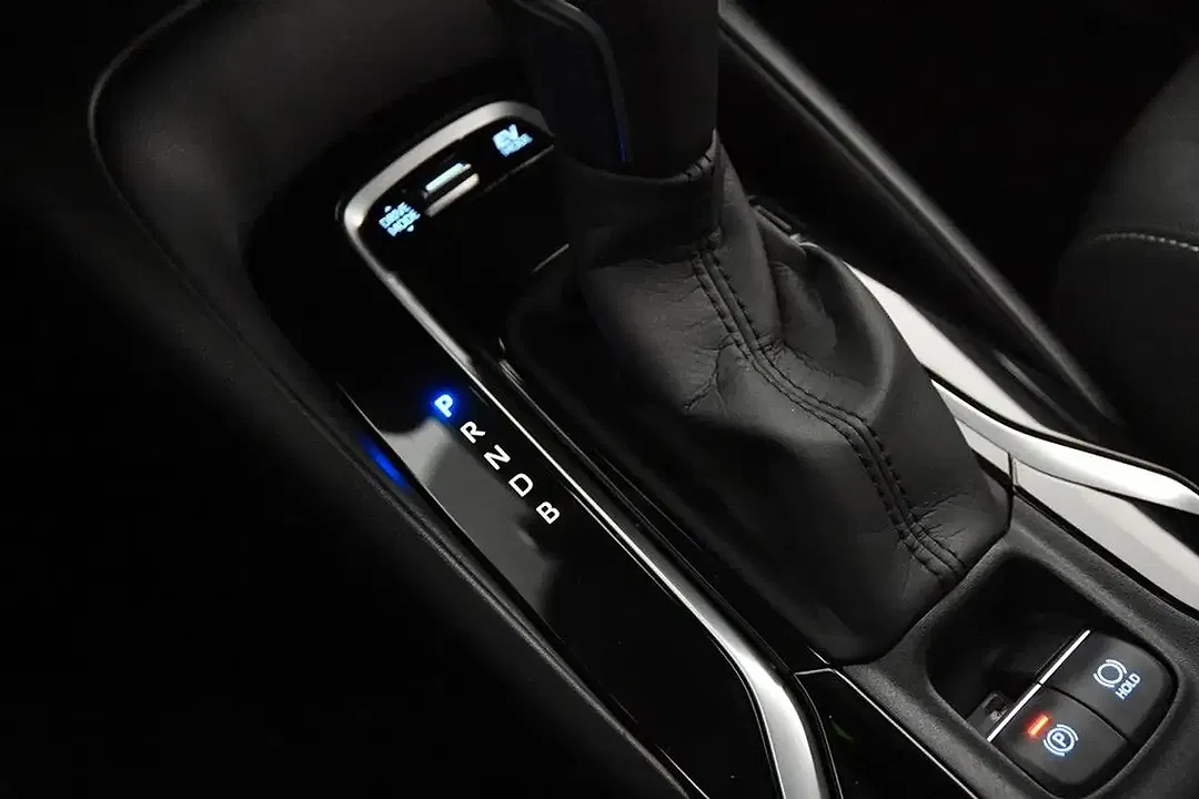 Toyota Corolla Hybrid - Thumbnail 6