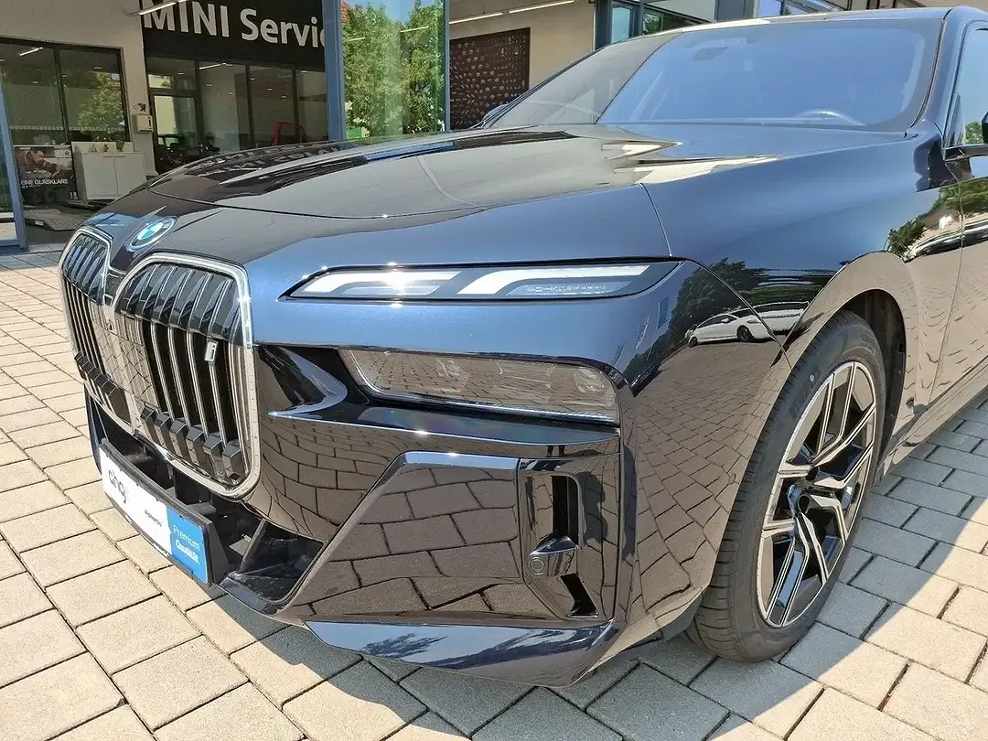 BMW i7 eDrive M Sport - Thumbnail 9