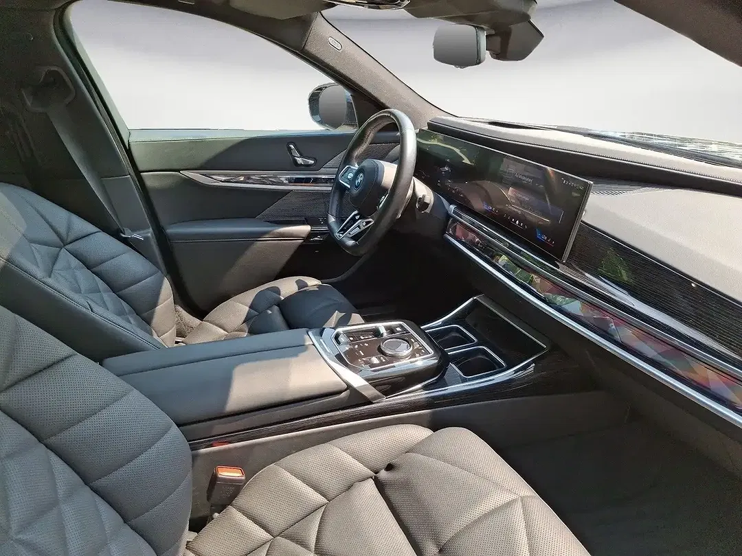 BMW i7 eDrive M Sport - Thumbnail 13