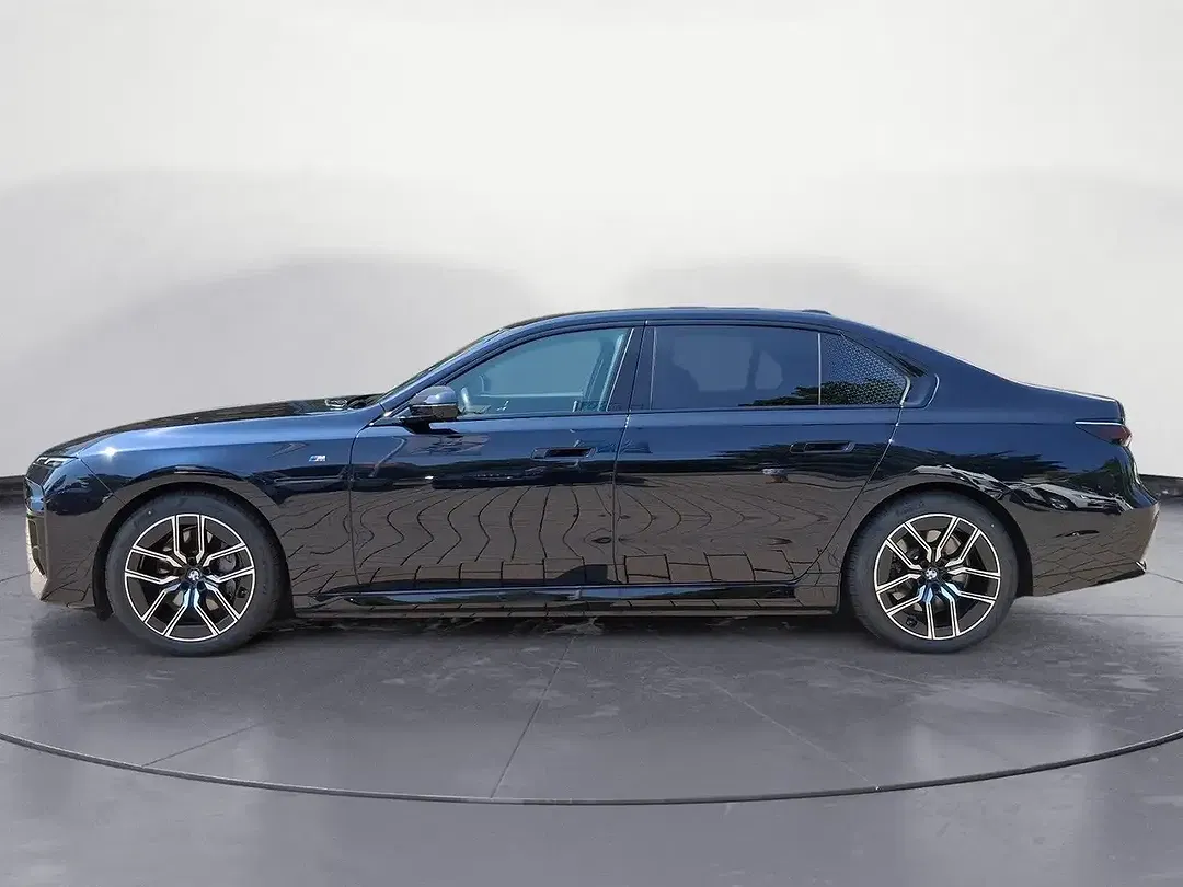 BMW i7 eDrive M Sport - Thumbnail 3
