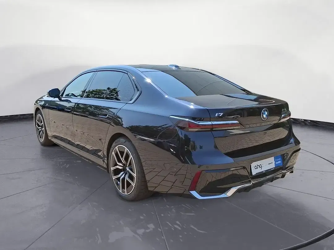 BMW i7 eDrive M Sport - Thumbnail 4