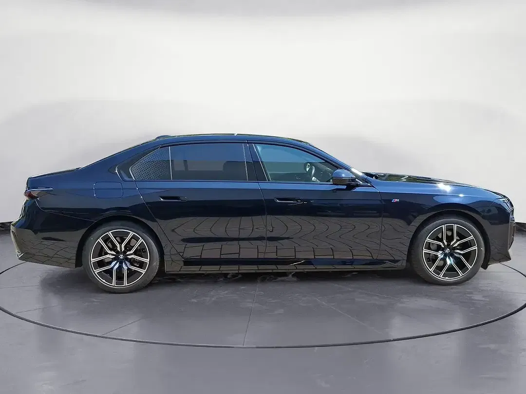 BMW i7 eDrive M Sport - Thumbnail 6