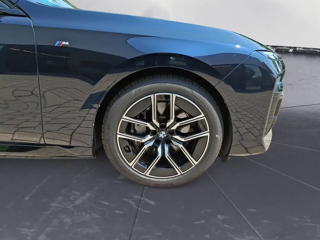 BMW i7 eDrive M Sport - Thumbnail 7