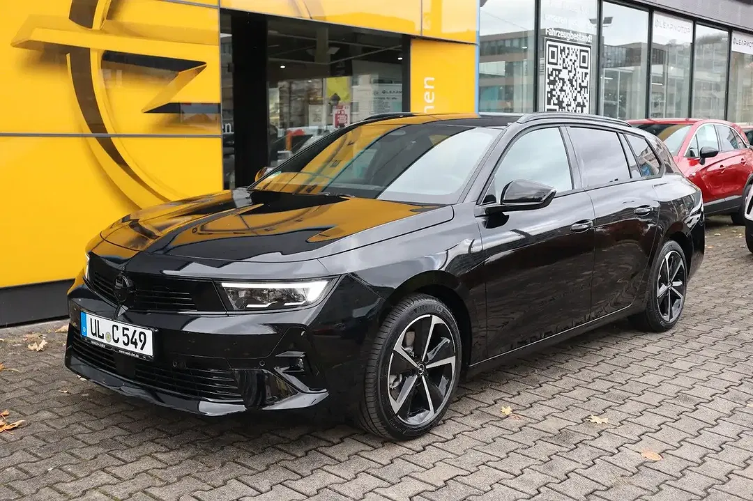 Opel Astra 1.2 GS Matrix LED - foto 1