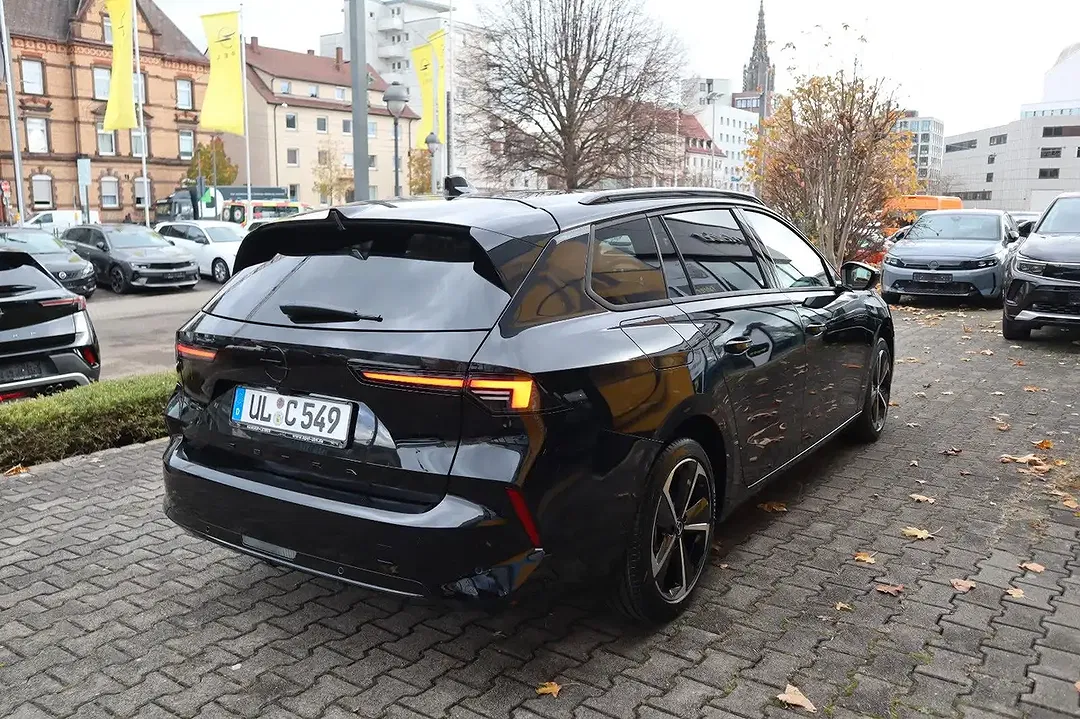 Opel Astra 1.2 GS Matrix LED - foto 2
