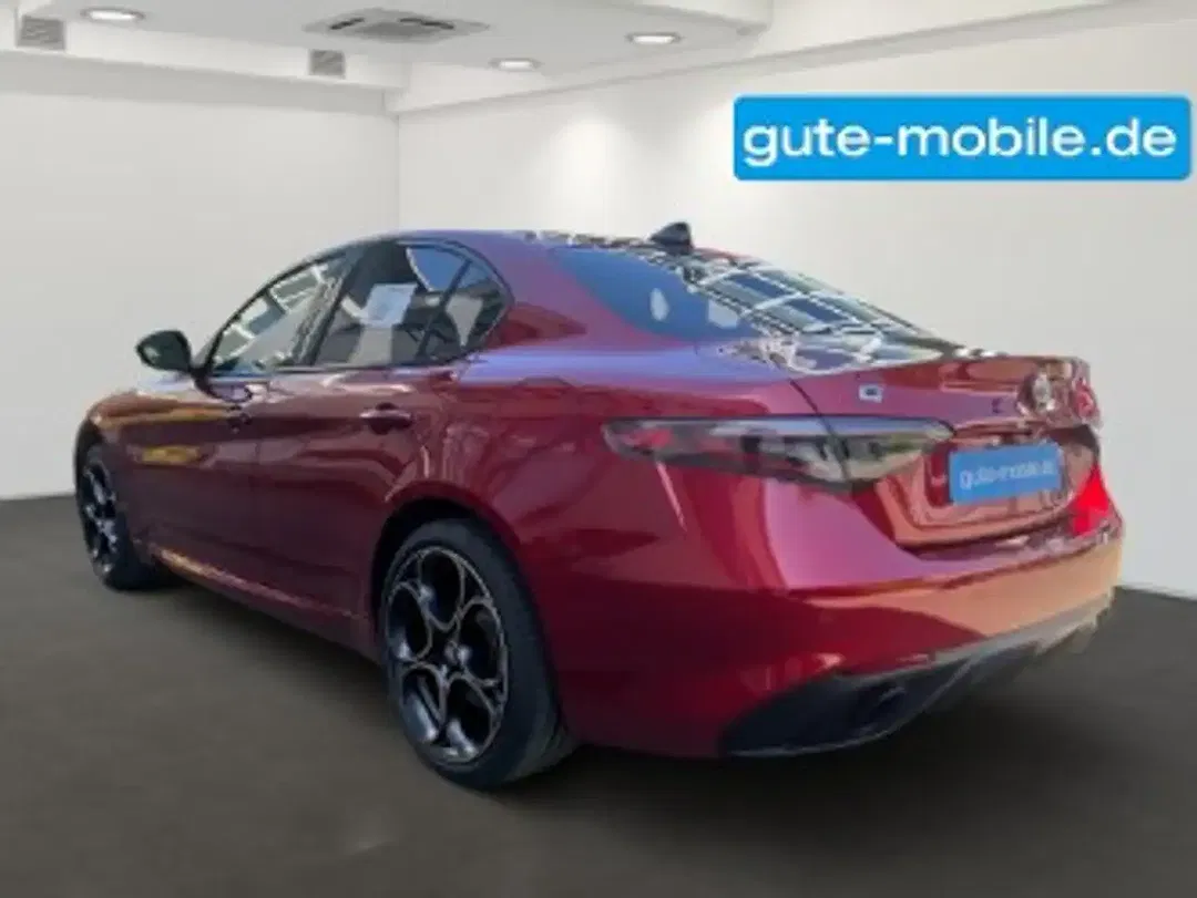 Alfa Romeo Giulia Q4 Intensa - Thumbnail 3