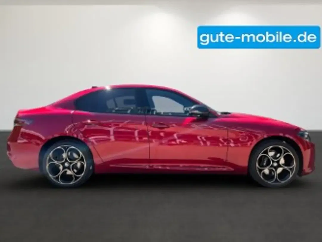 Alfa Romeo Giulia Q4 Intensa - Thumbnail 5