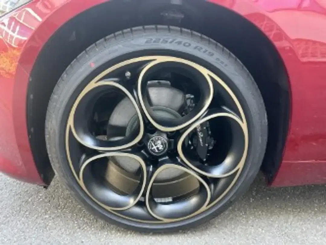 Alfa Romeo Giulia Q4 Intensa - Thumbnail 8