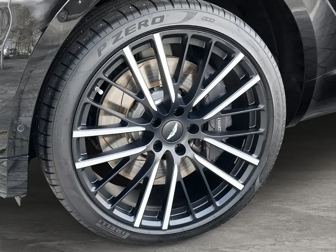 Aston Martin DBX - Thumbnail 13