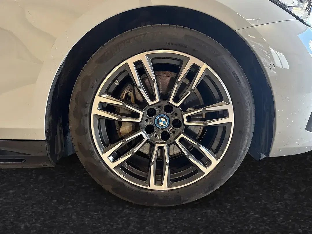 BMW i5 eDrive M - Thumbnail 3