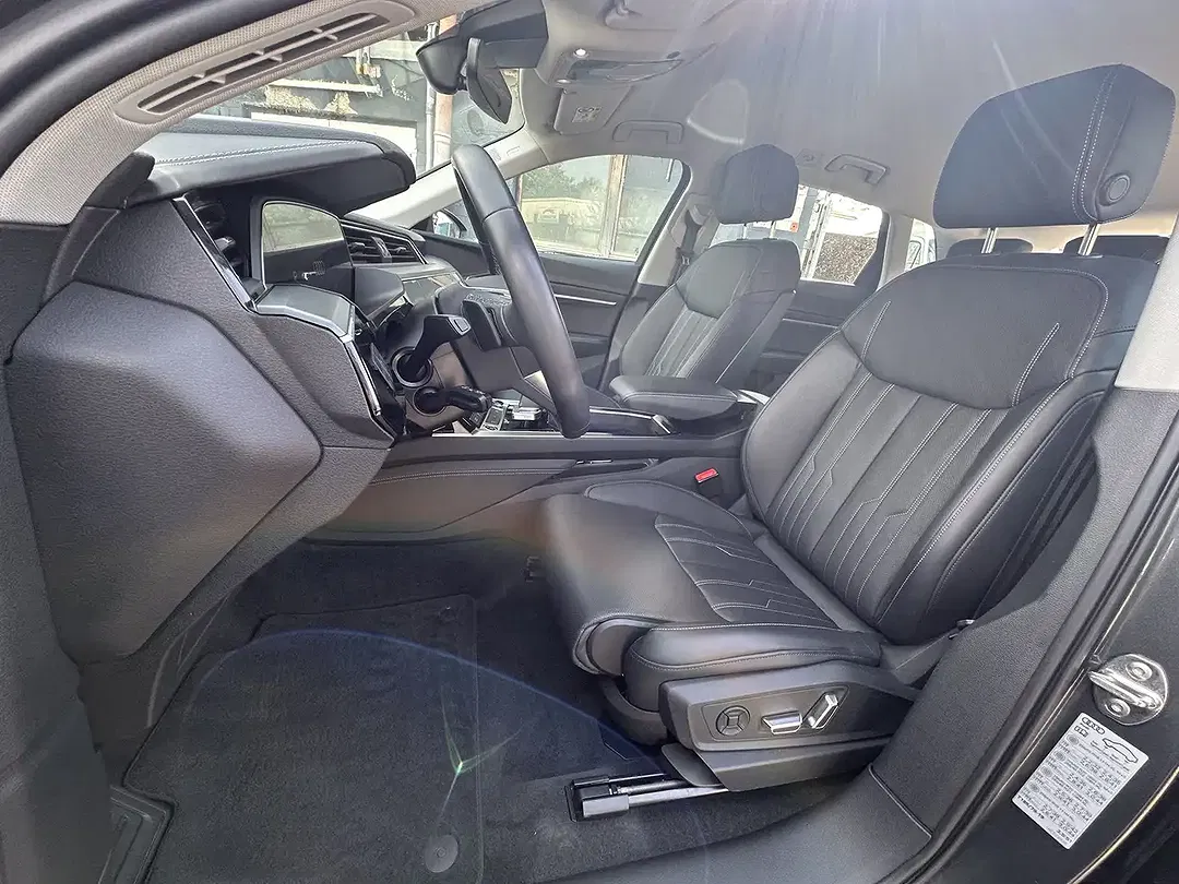 Audi Q8 55 e-tron quattro S line - Thumbnail 4