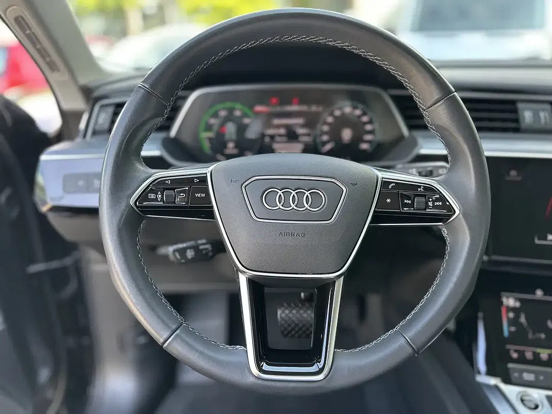 Audi Q8 55 e-tron quattro S line - Thumbnail 9