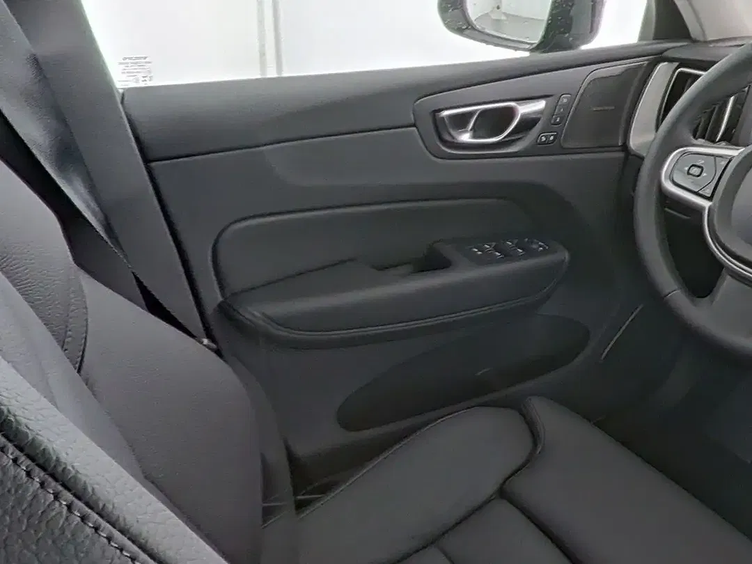 Volvo XC60 AWD Plus Dark - Thumbnail 12