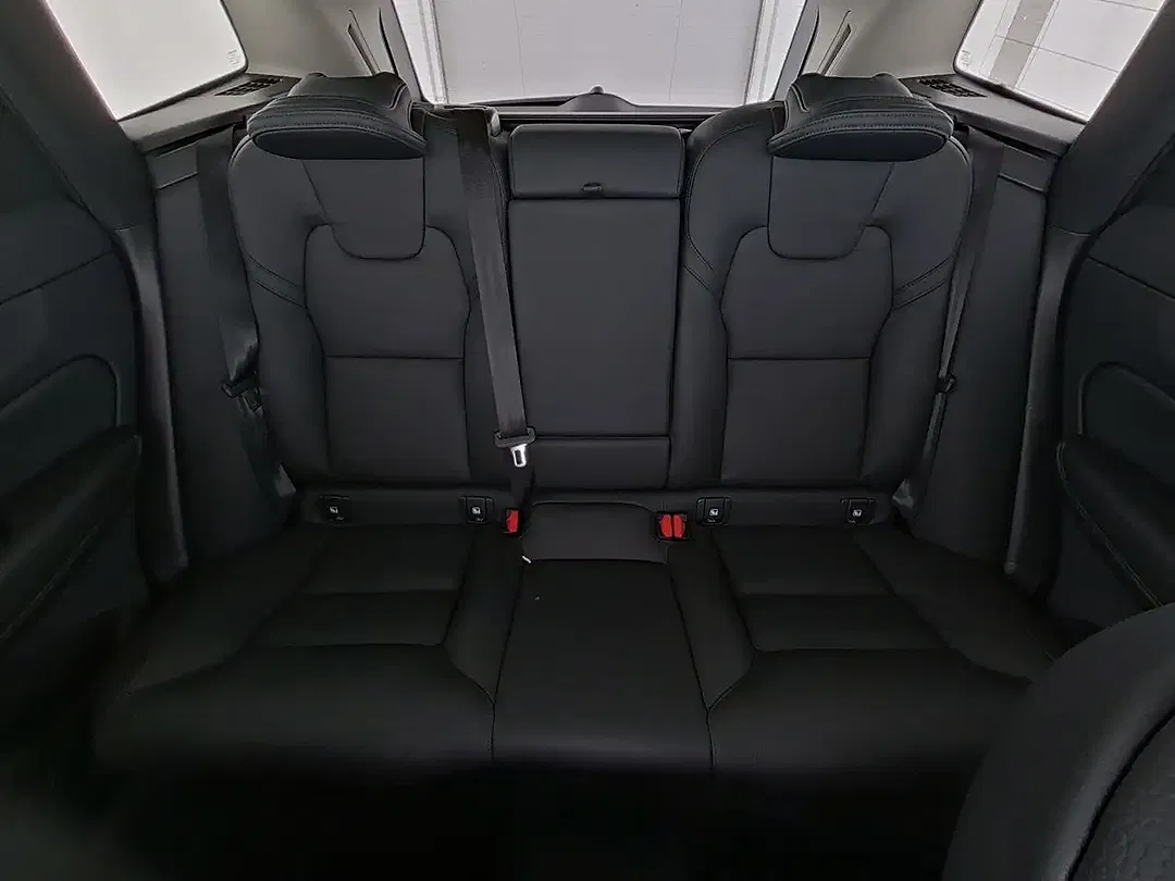 Volvo XC60 AWD Plus Dark - Thumbnail 13