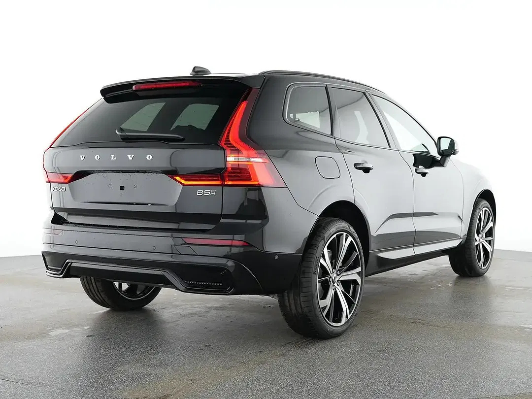 Volvo XC60 AWD Plus Dark - foto 2