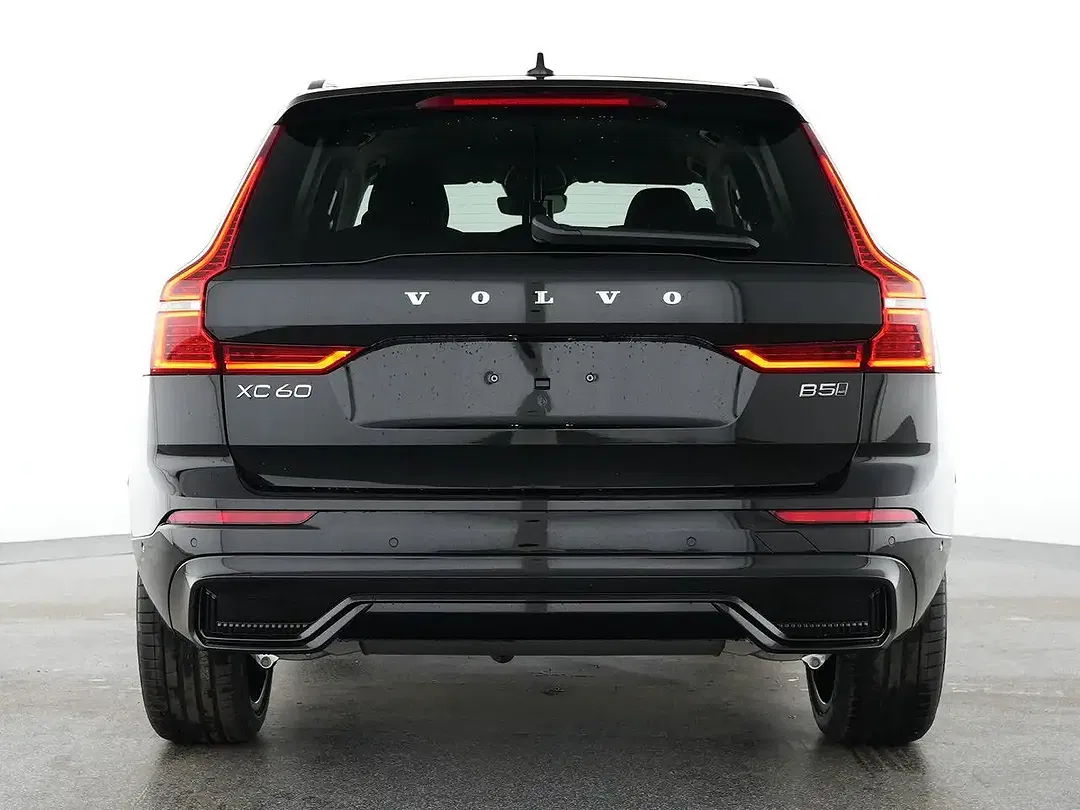 Volvo XC60 AWD Plus Dark - Thumbnail 3