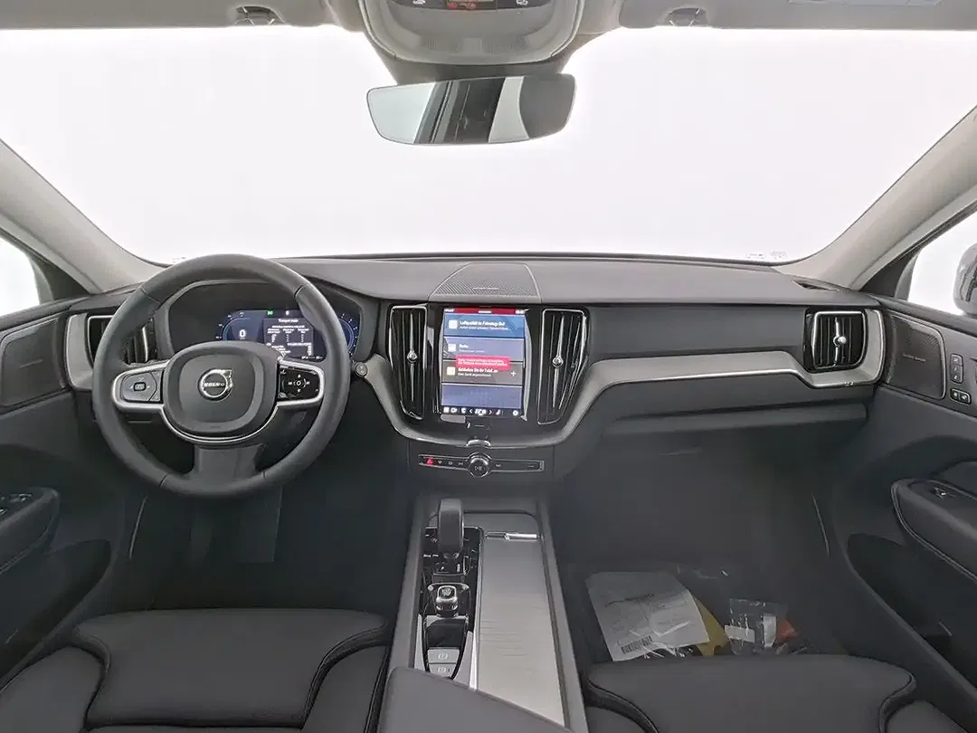 Volvo XC60 AWD Plus Dark - Thumbnail 5