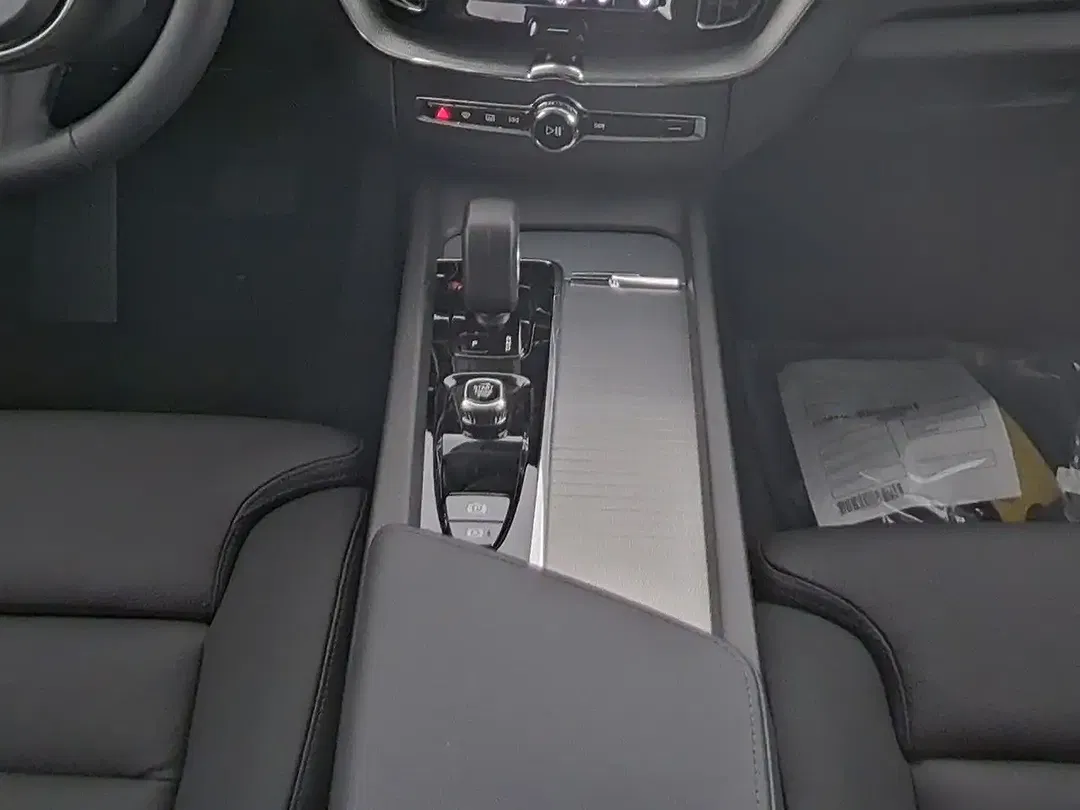 Volvo XC60 AWD Plus Dark - Thumbnail 6