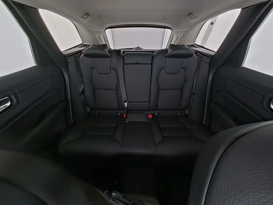 Volvo XC60 AWD Plus Dark - Thumbnail 7