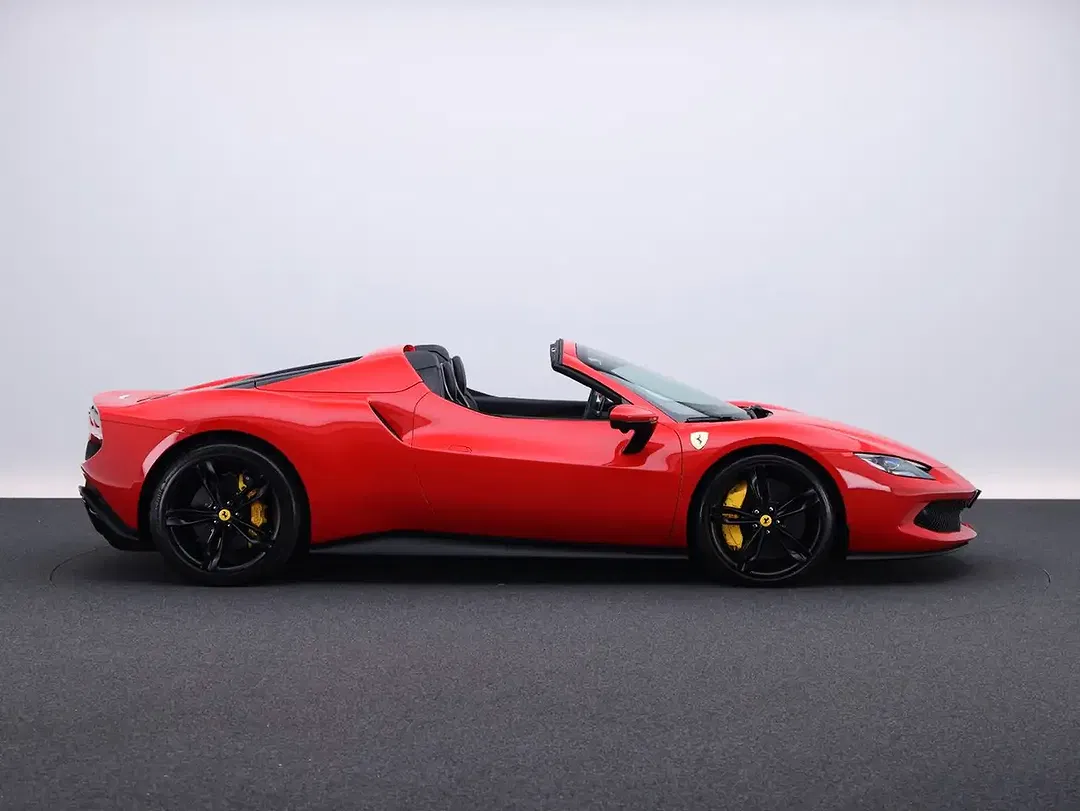 Ferrari 296 GTS - Thumbnail 5