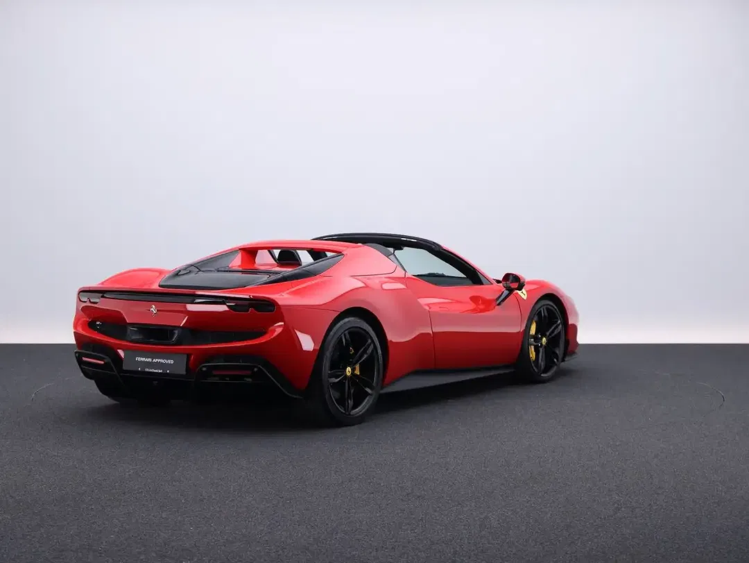 Ferrari 296 GTS - Thumbnail 6