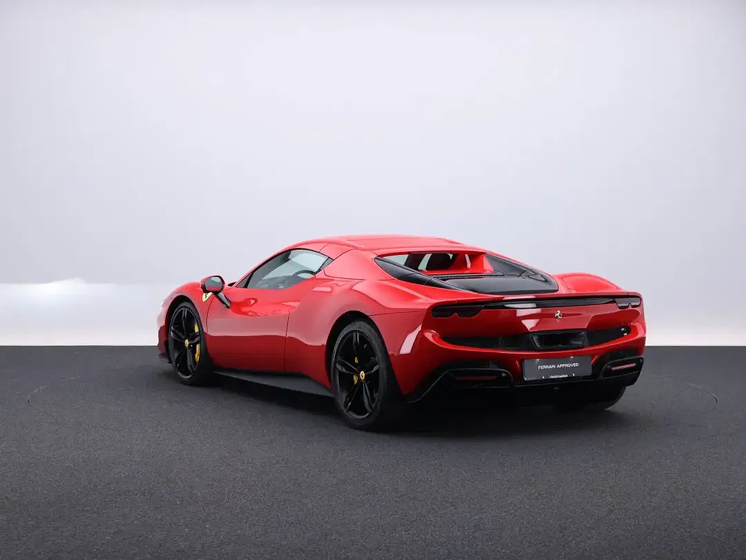 Ferrari 296 GTS - Thumbnail 8