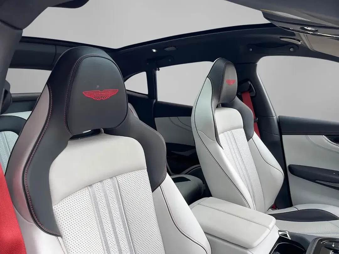 Aston Martin DBX 707 - Thumbnail 10