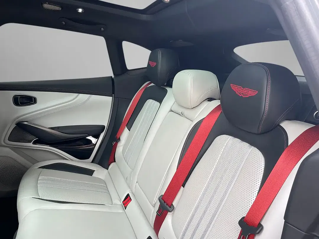 Aston Martin DBX 707 - Thumbnail 12