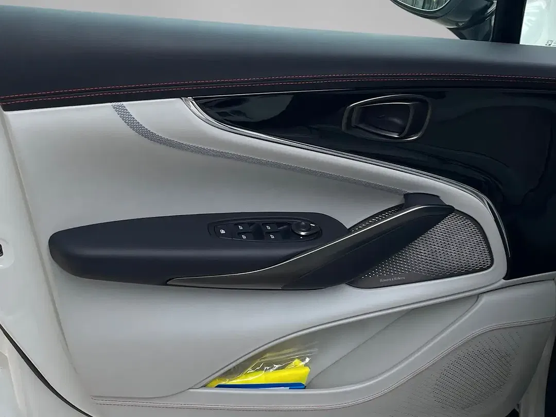 Aston Martin DBX 707 - Thumbnail 5