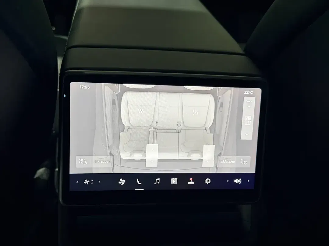 Tesla Model Y AWD Long Range - Thumbnail 12