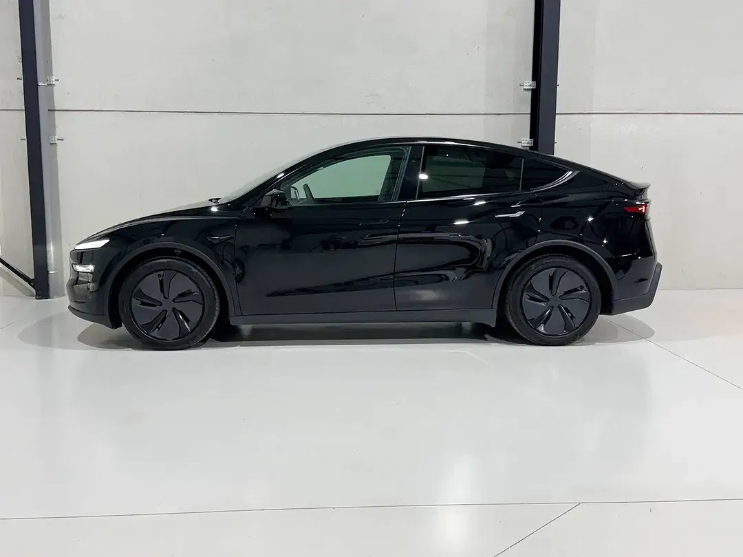 Tesla Model Y AWD Long Range - Thumbnail 13