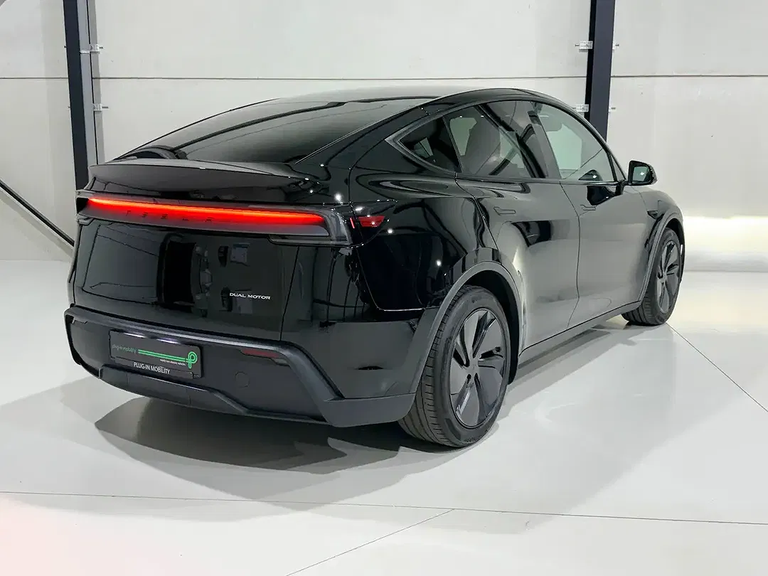 Tesla Model Y AWD Long Range - Thumbnail 3