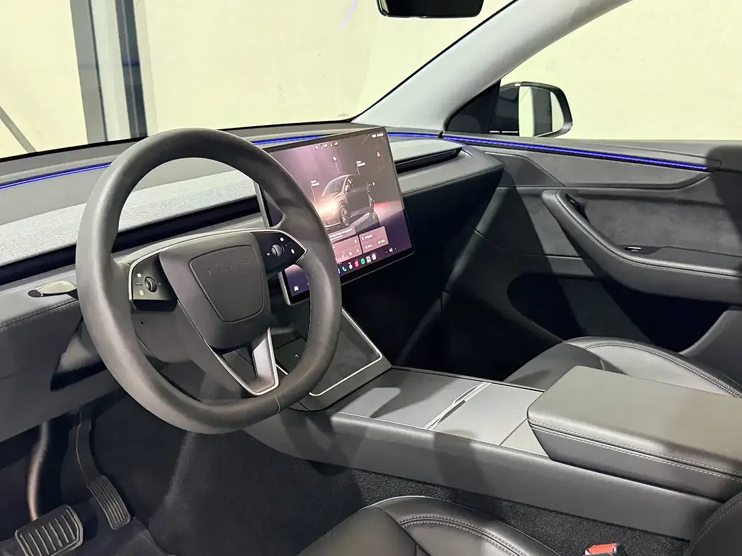 Tesla Model Y AWD Long Range - Thumbnail 5