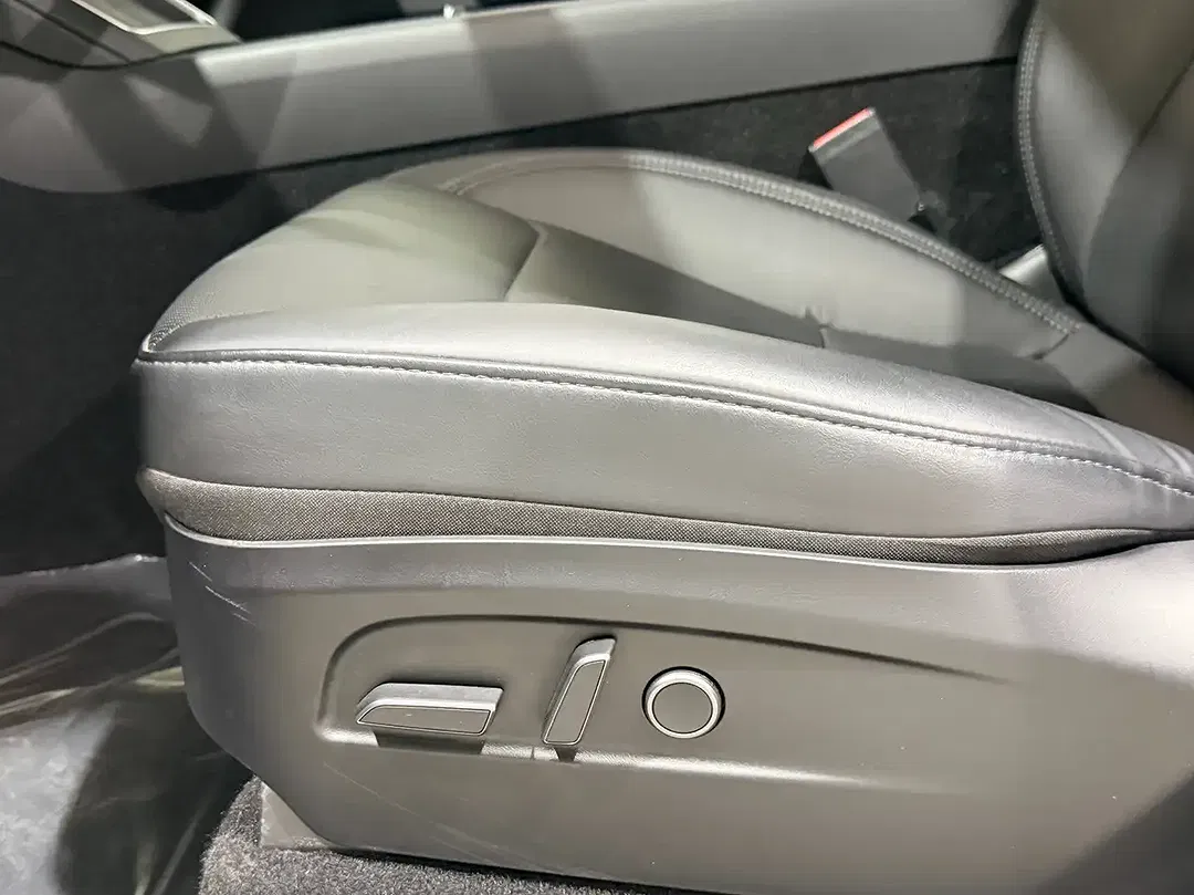 Tesla Model Y AWD Long Range - Thumbnail 6