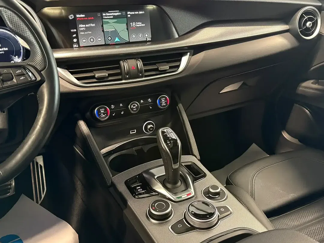 Alfa Romeo Stelvio Q4 Veloce - Thumbnail 11