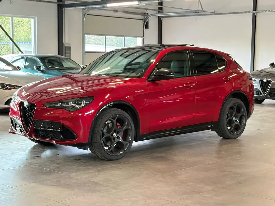 Alfa Romeo Stelvio Q4 Veloce - Thumbnail 3