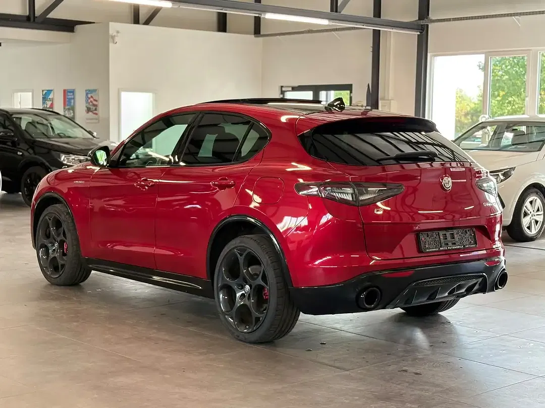 Alfa Romeo Stelvio Q4 Veloce - Thumbnail 5