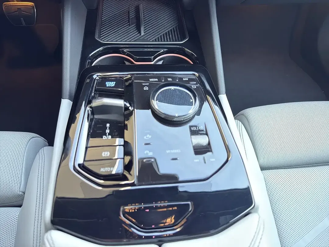 BMW i5 eDrive M Sport Pro - Thumbnail 10