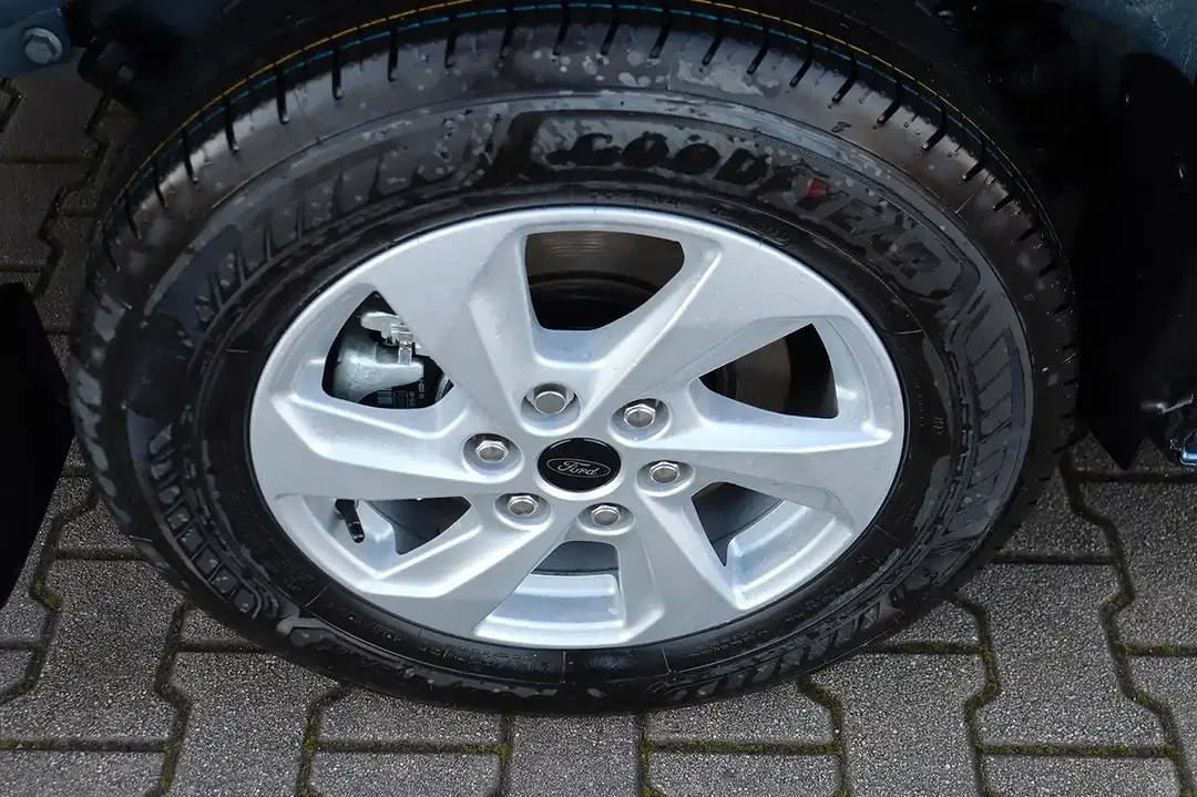 Ford Transit Custom PHEV - Thumbnail 3