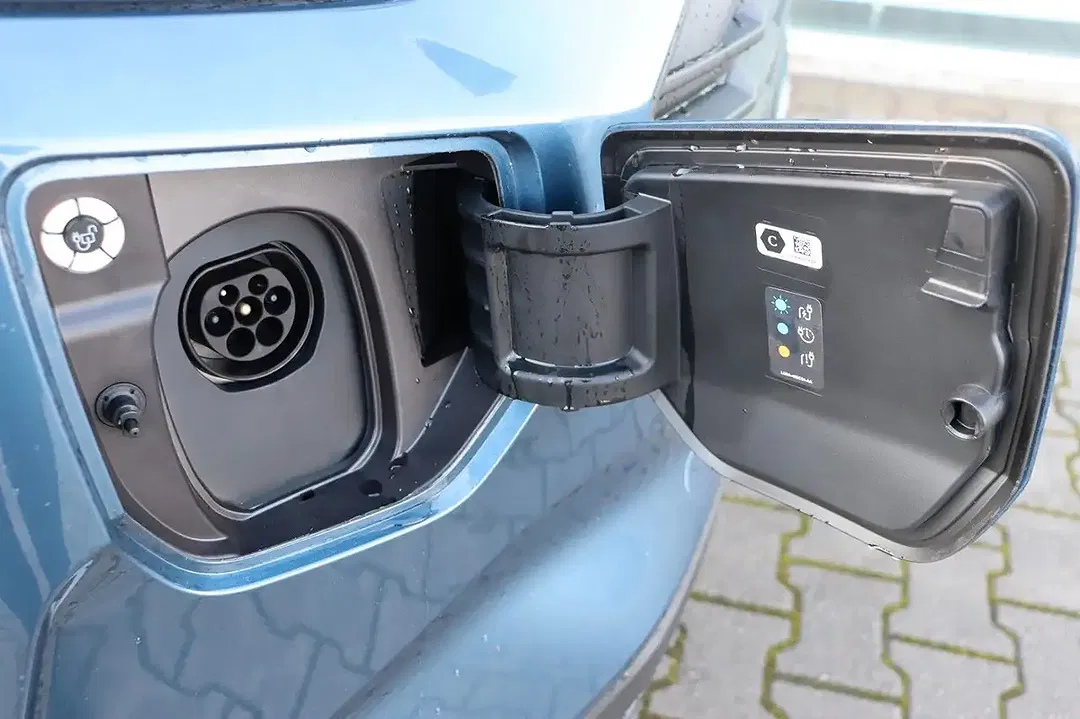 Ford Transit Custom PHEV - Thumbnail 4