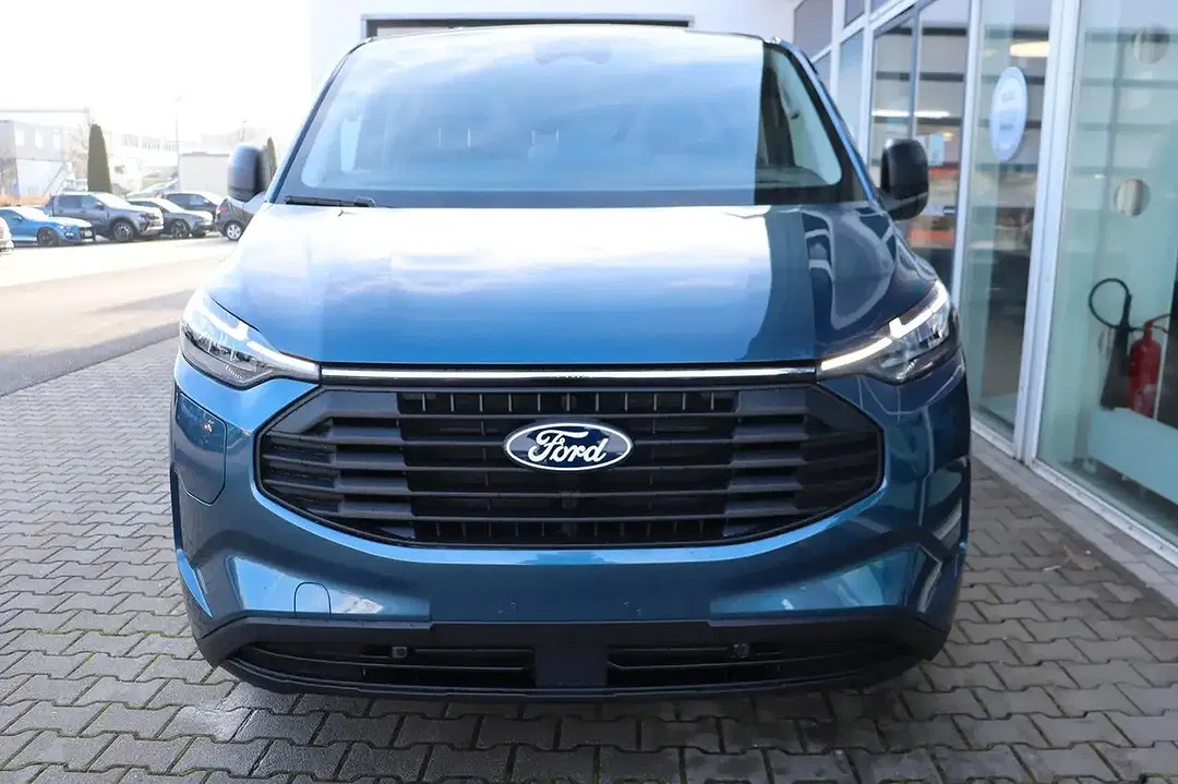 Ford Transit Custom PHEV - Thumbnail 5