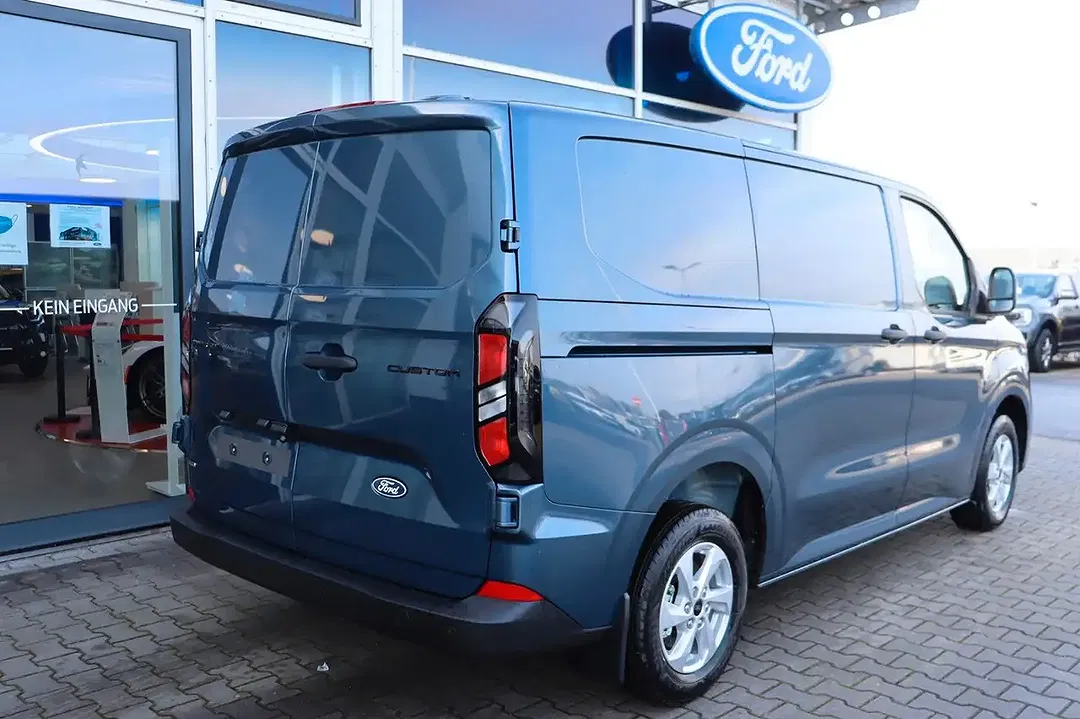 Ford Transit Custom PHEV - Thumbnail 9