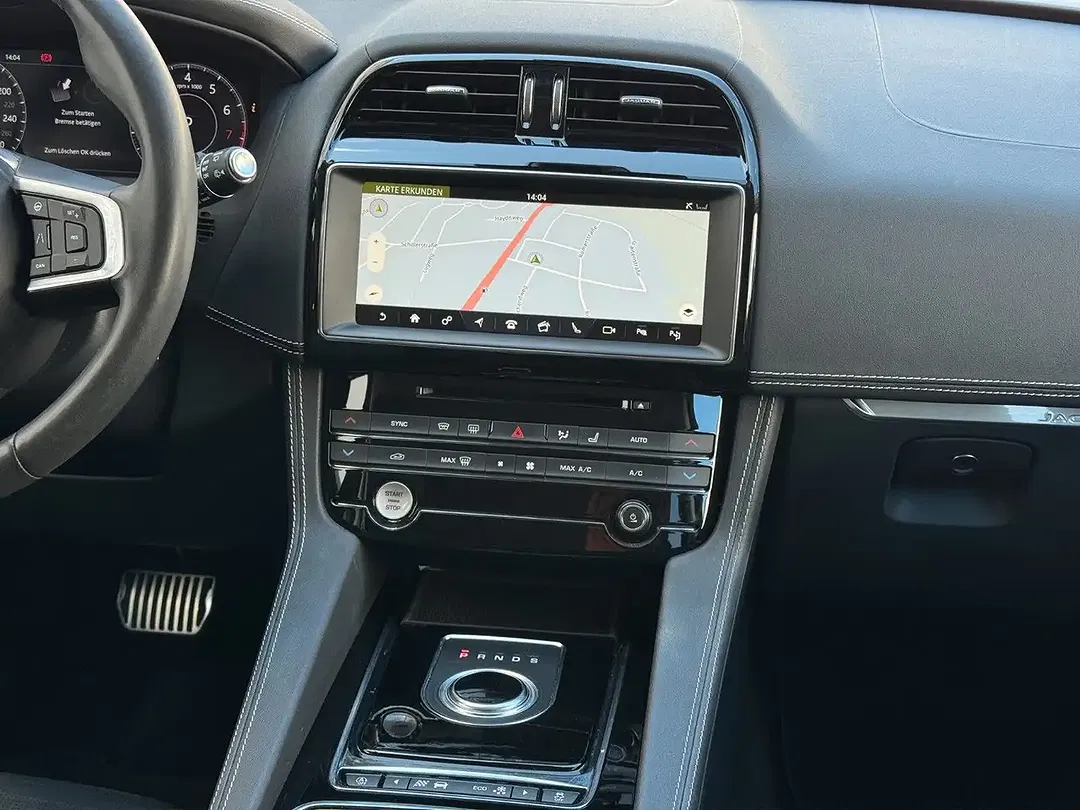 Jaguar F-Pace 25t AUT 4x4 R-Sport - Thumbnail 10