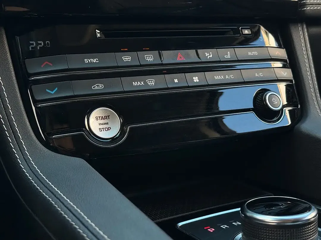 Jaguar F-Pace 25t AUT 4x4 R-Sport - Thumbnail 14