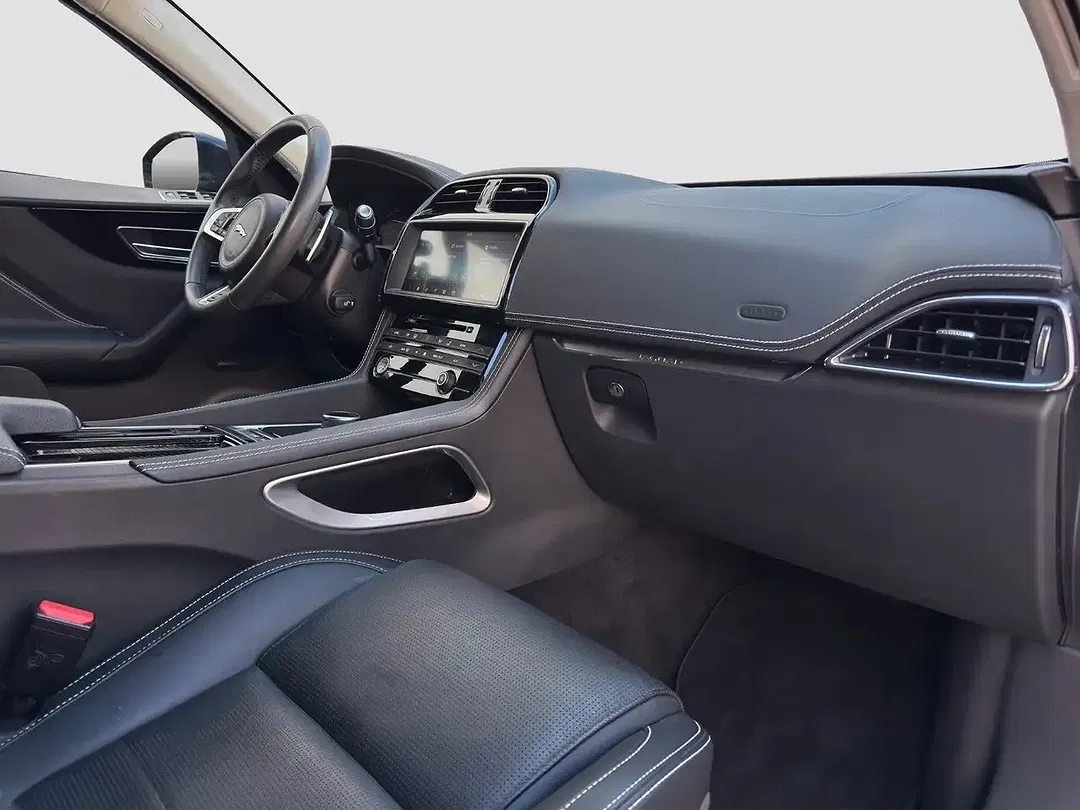 Jaguar F-Pace 25t AUT 4x4 R-Sport - Thumbnail 9