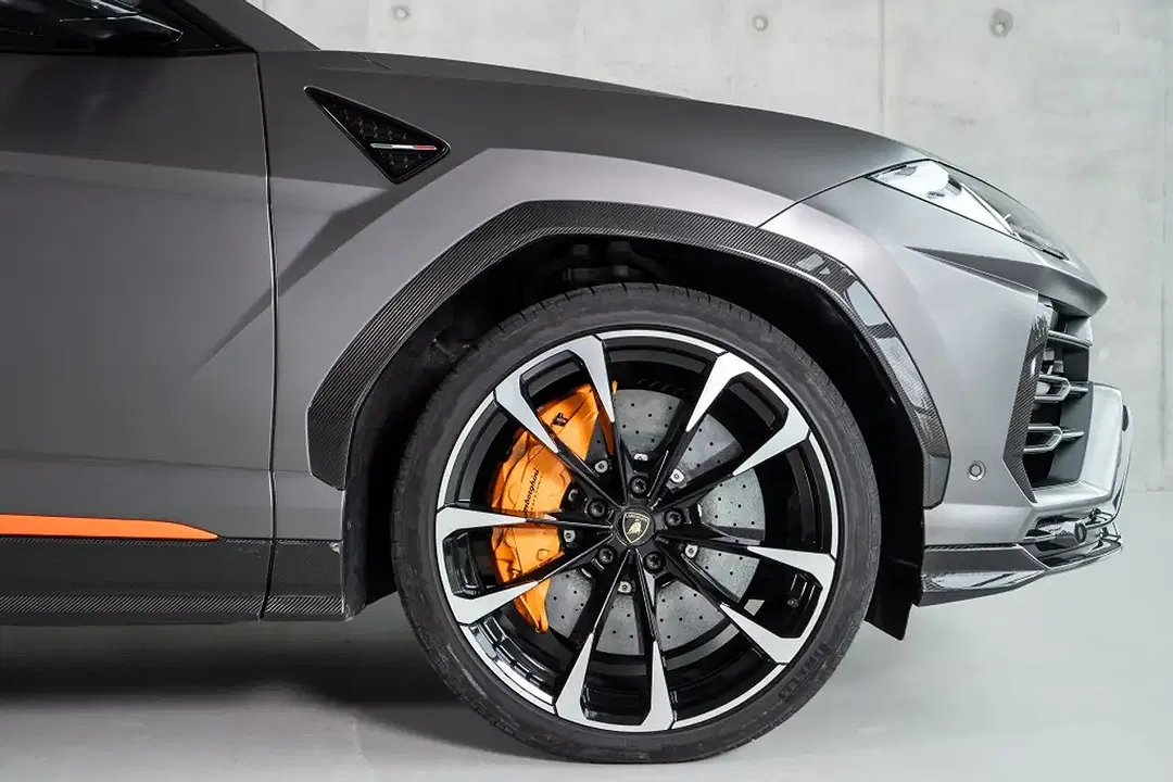 Lamborghini Urus V8 - Thumbnail 11