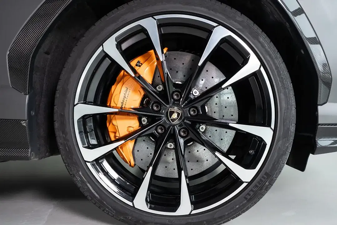 Lamborghini Urus V8 - Thumbnail 12