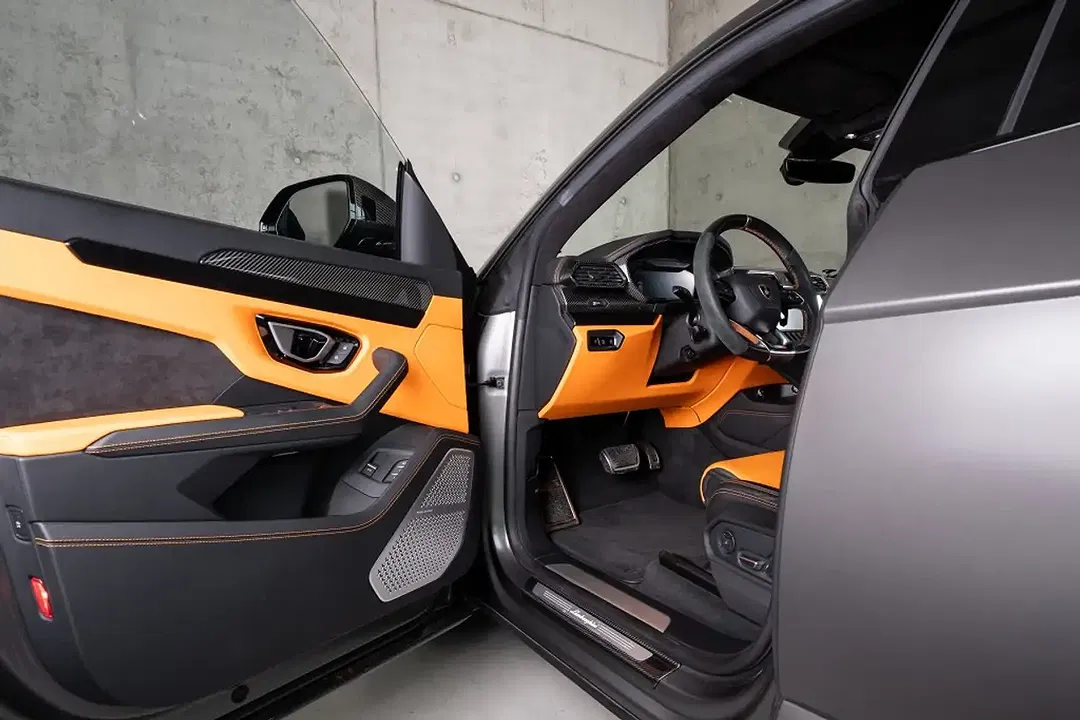 Lamborghini Urus V8 - Thumbnail 13